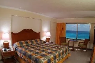Club Royal Solaris Cancun Hotel